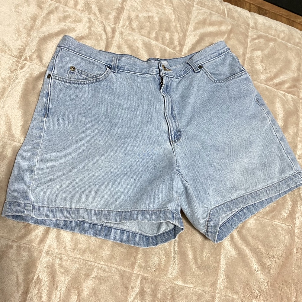 Liz Wear classic fit size 16 jean shorts